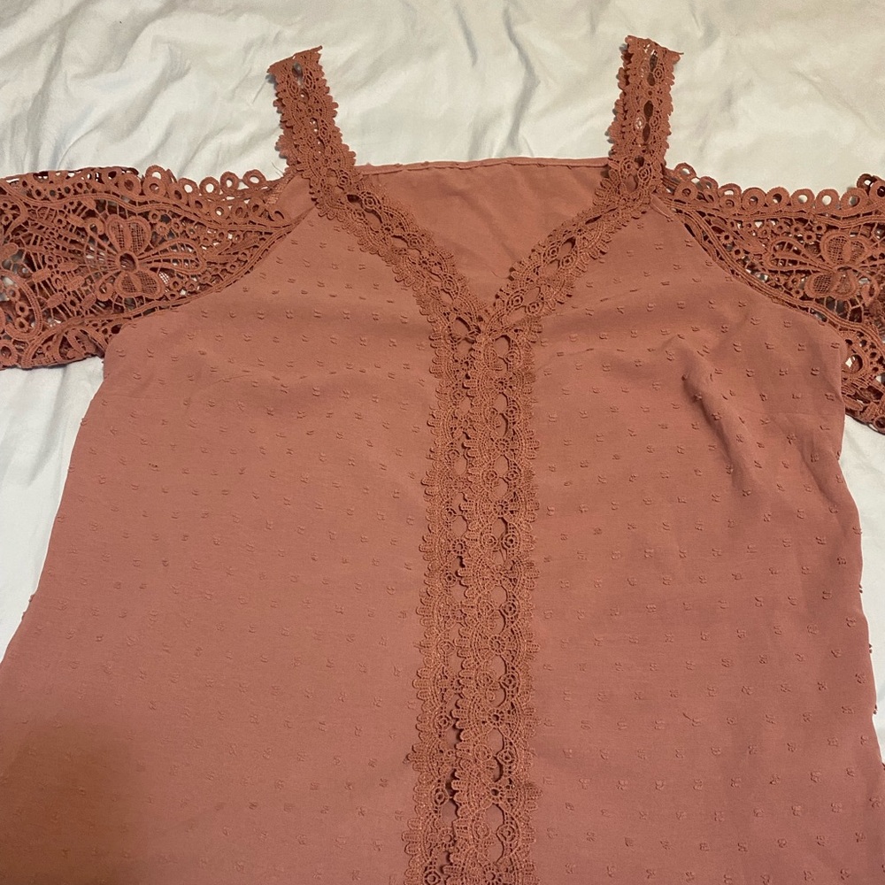 NWOT Light weight pink top with lace sleeves